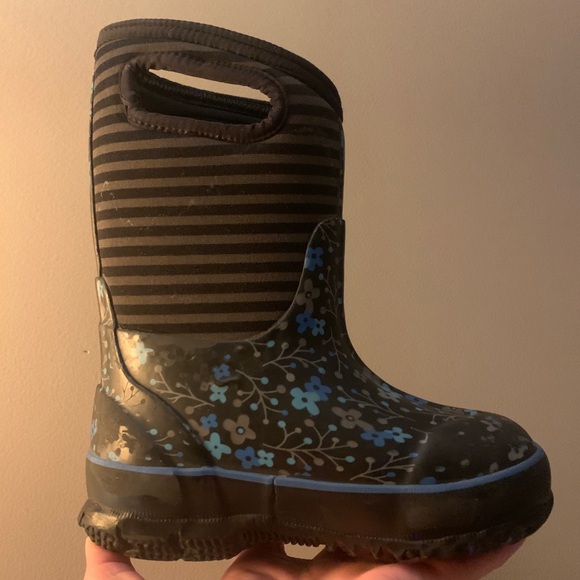Loved size 9 Bogs - Picture 6 of 10